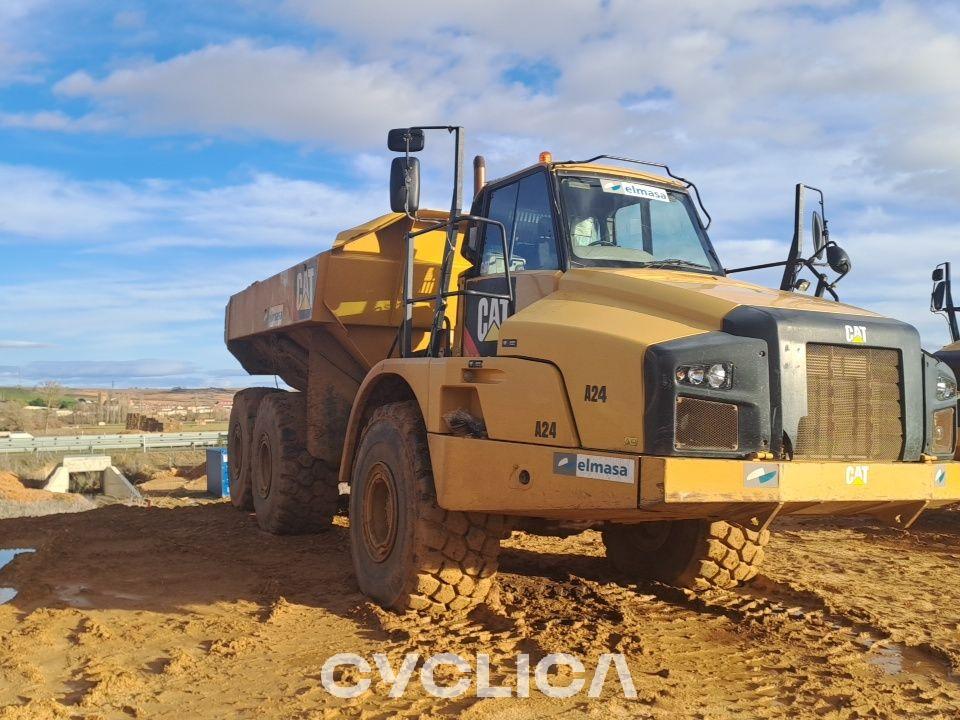 Dumpera dhe kamionë të artikuluar  740B T4R00918 - 4