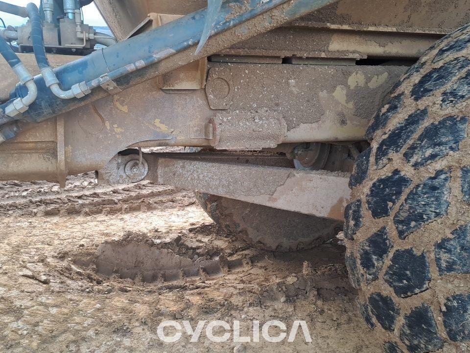 Dumpera dhe kamionë të artikuluar  740B T4R02263 - 12