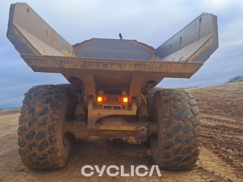 Dumpera dhe kamionë të artikuluar  740B T4R02263 - 13