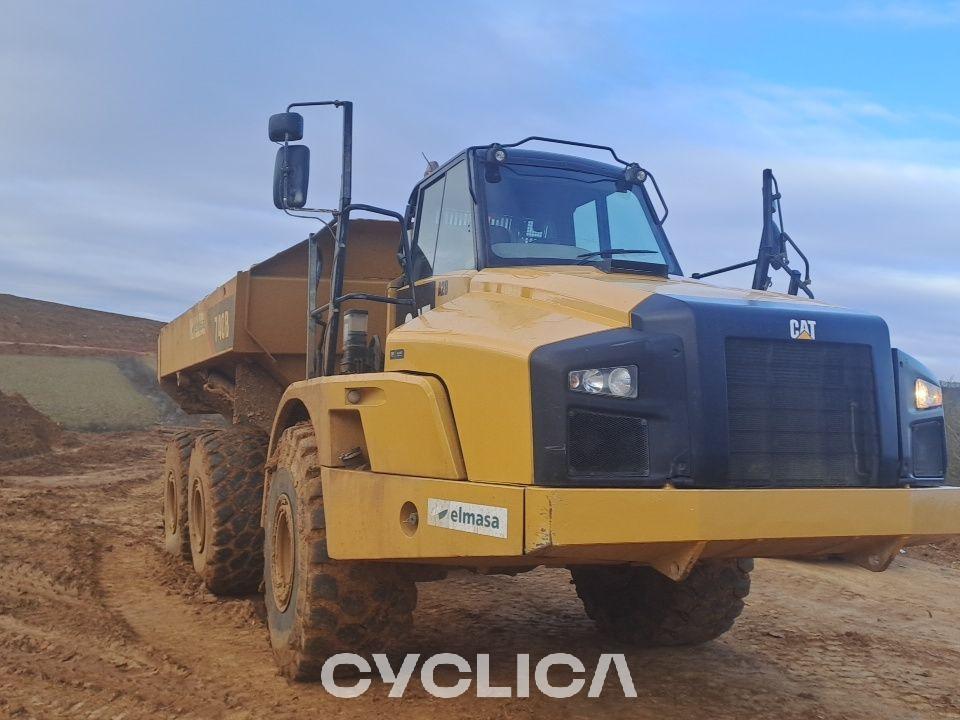 Dumpera dhe kamionë të artikuluar  740B T4R02263 - 4