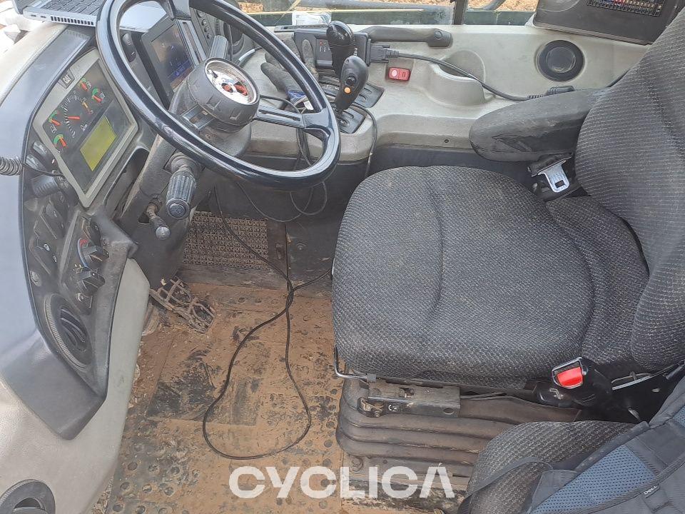 Dumpera dhe kamionë të artikuluar  740B T4R00991 - 9