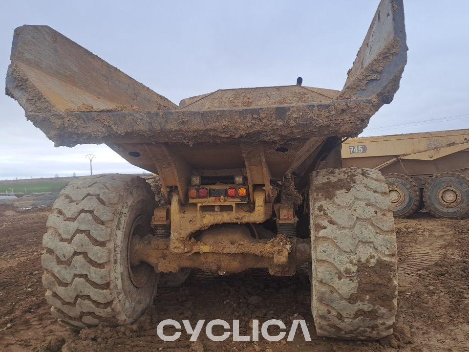 Dumpera dhe kamionë të artikuluar  740B T4R00991 - 8