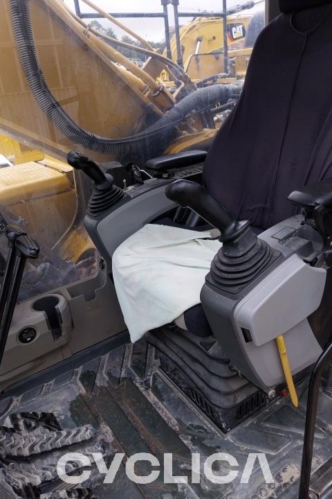Eskavatorë me Zinxhirë  340F RBD10007 - 8