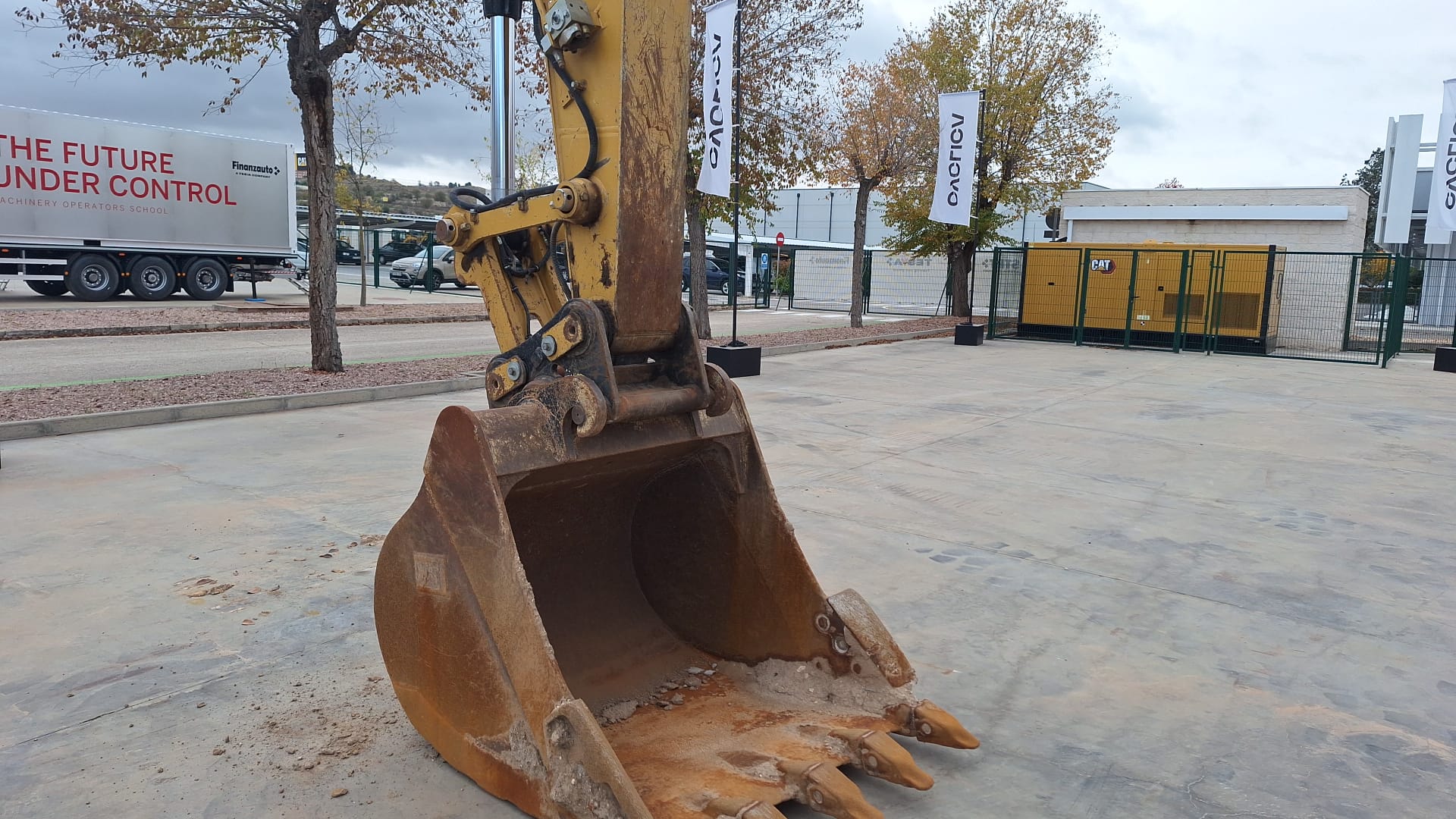 Eskavatorë me Zinxhirë  323FLN  MFY20242 - 16