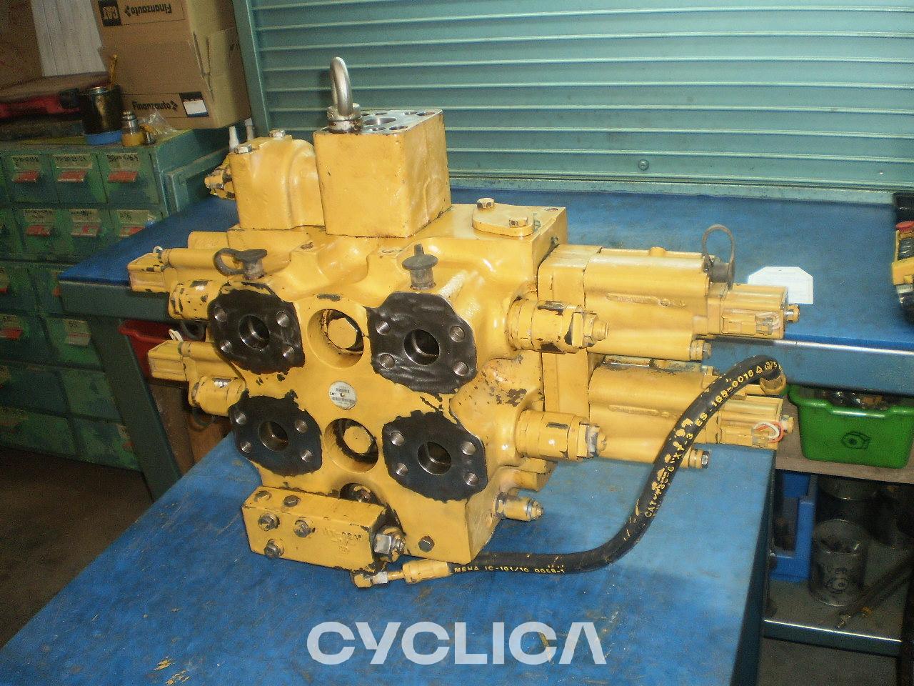 Хидраулика  988G 1338611U - 1
