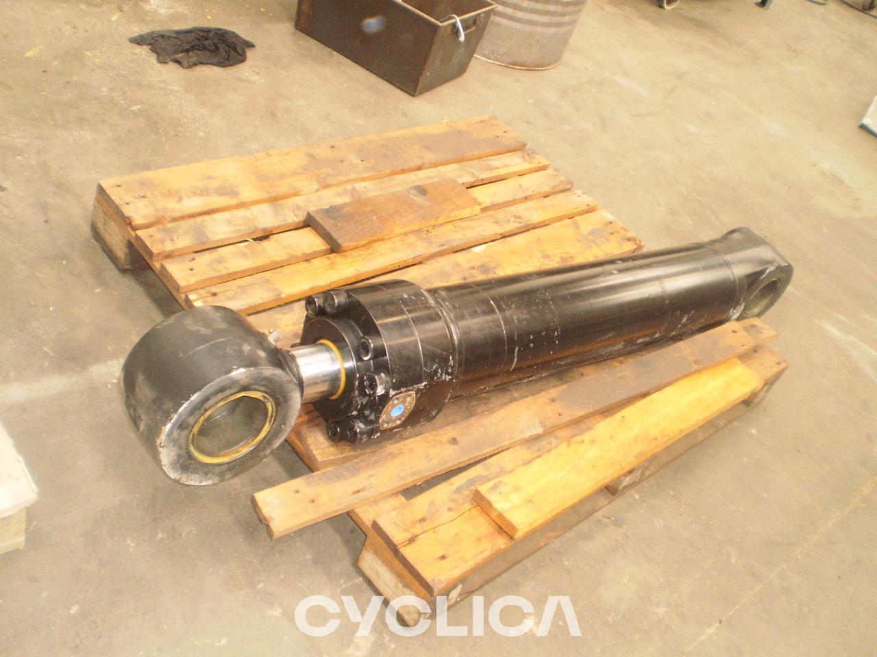 Hidravlični deli  M320F 3683245U - 2