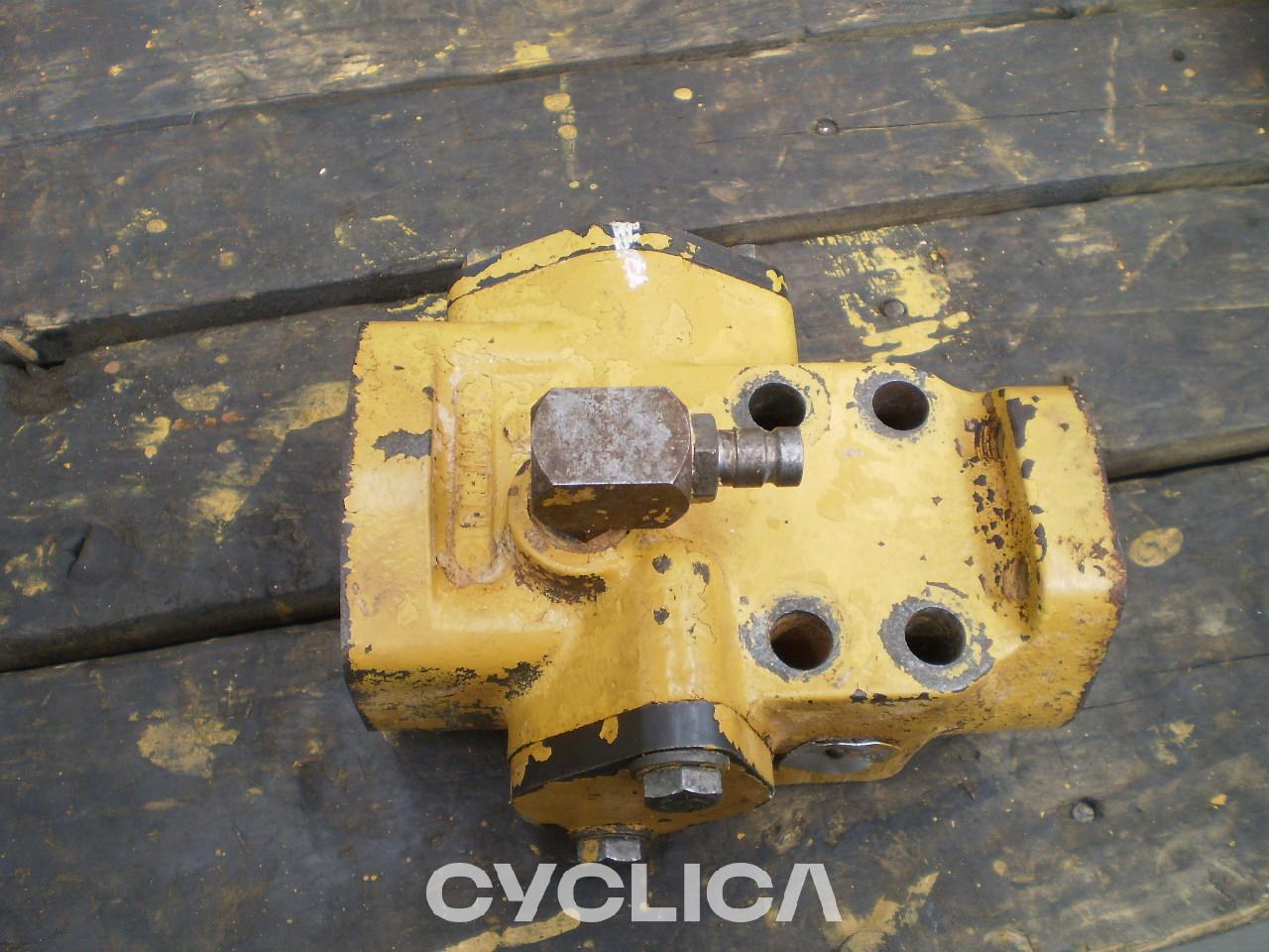 Hidraulični  988G 8E8427U - 1