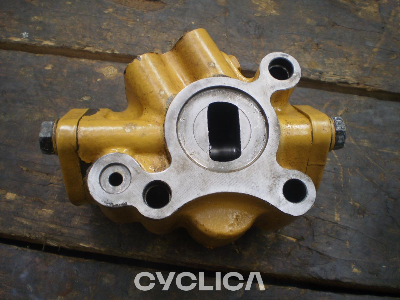 Hidravlični deli  D6T 2201418U - 2