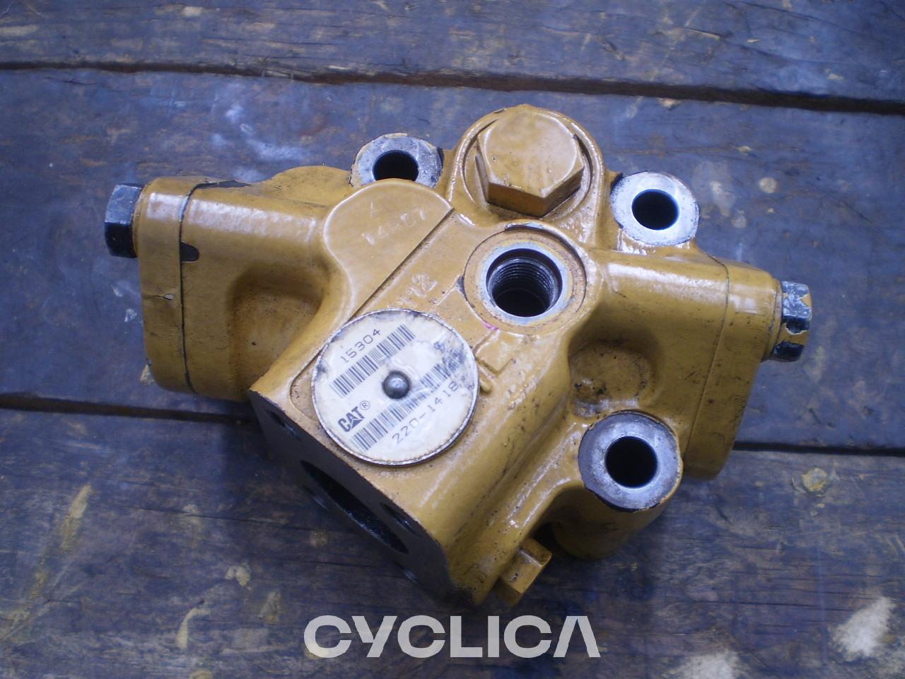 Hidravlični deli  D6T 2201418U - 1