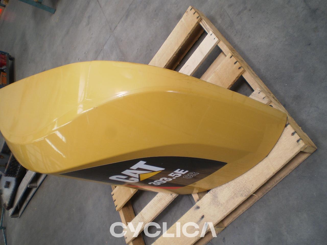 Drugi  PIEZAS US 3777896U - 2