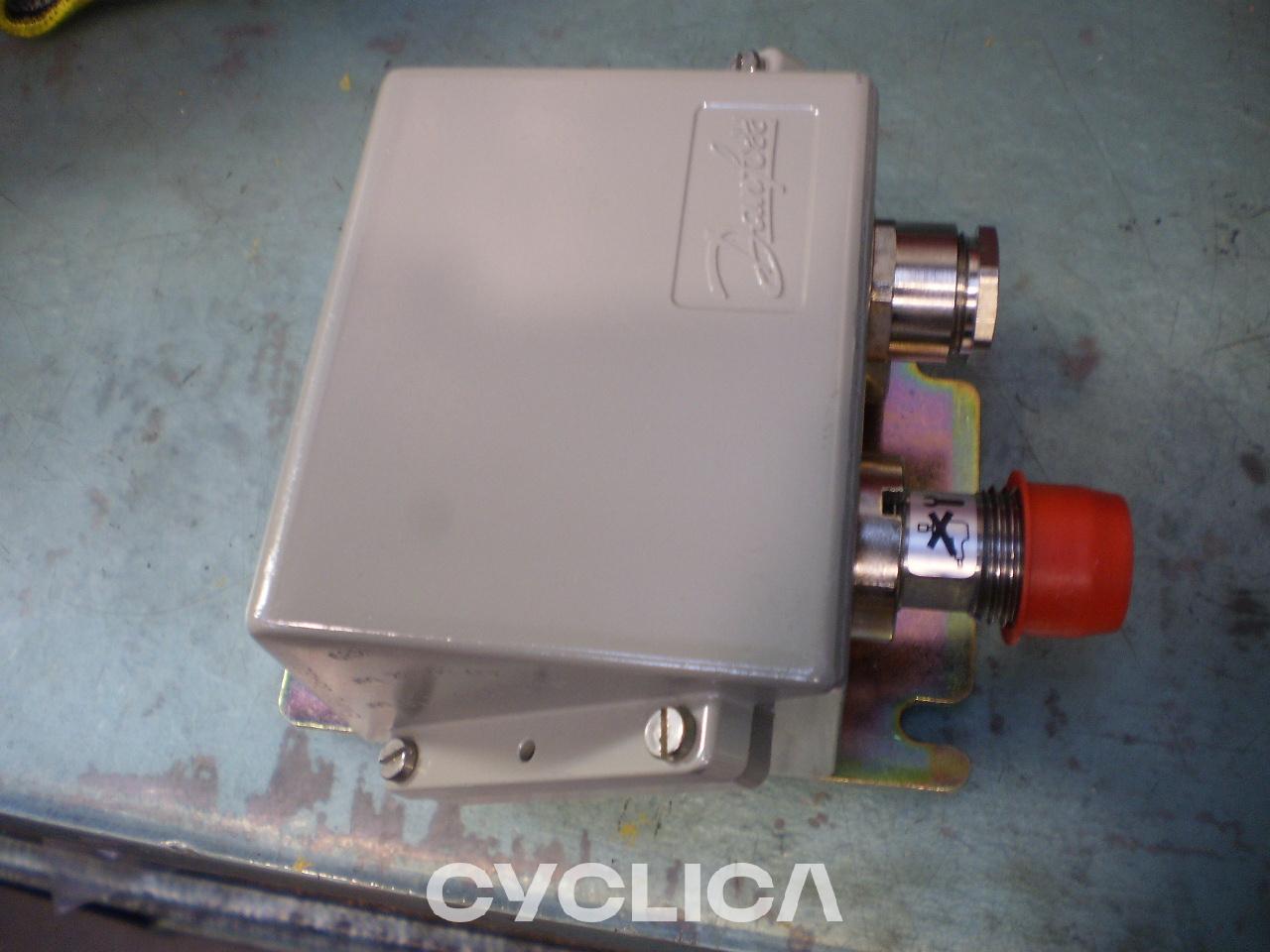 Electronic components  PIEZAS US 1684814U - 1