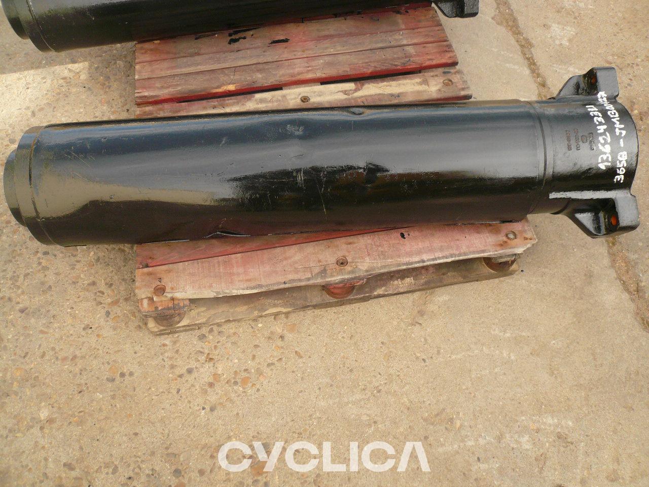 Operativni delovi  365B II 1362433U - 1