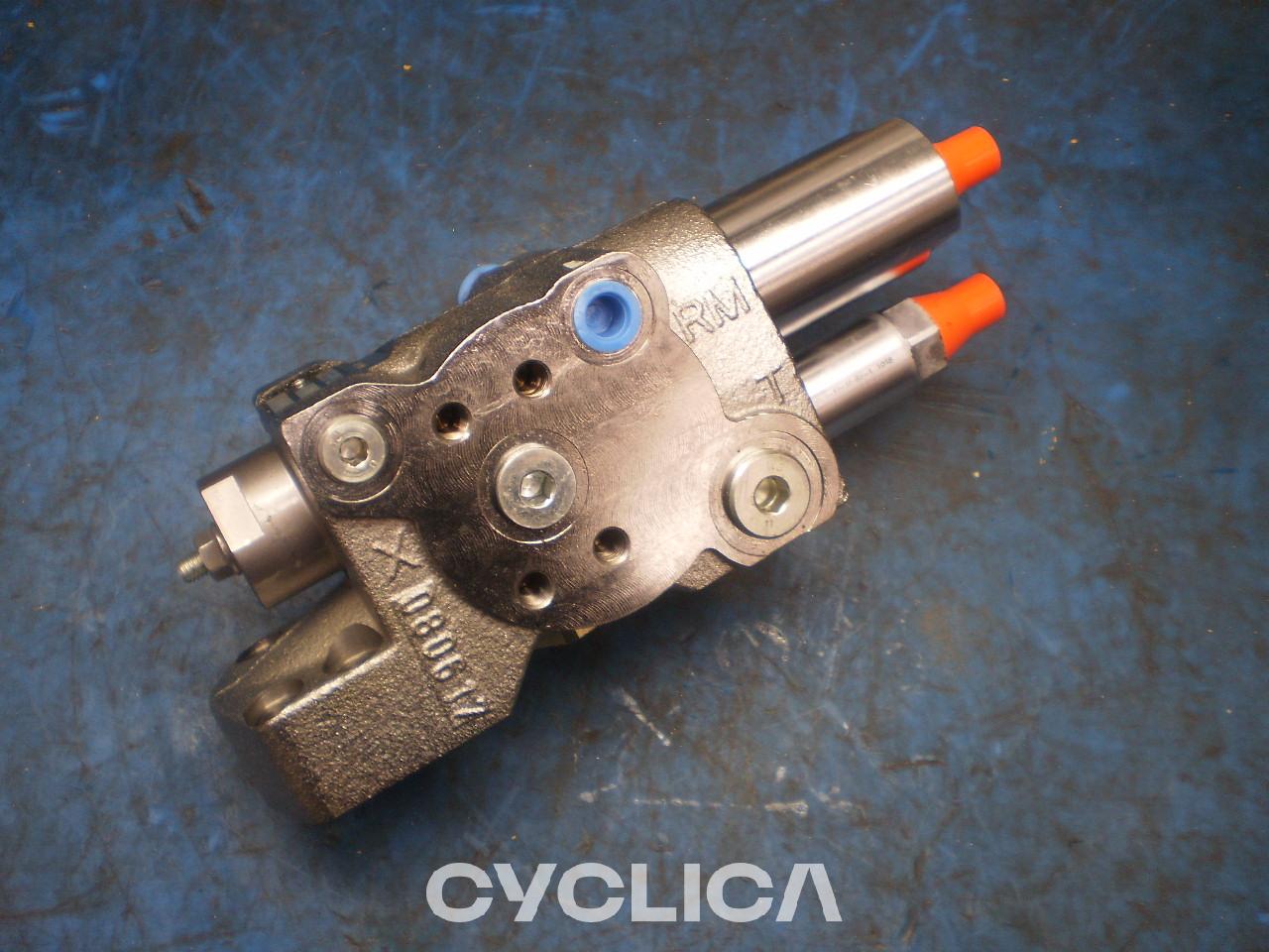 Idraulico  M320F 2542675U - 2