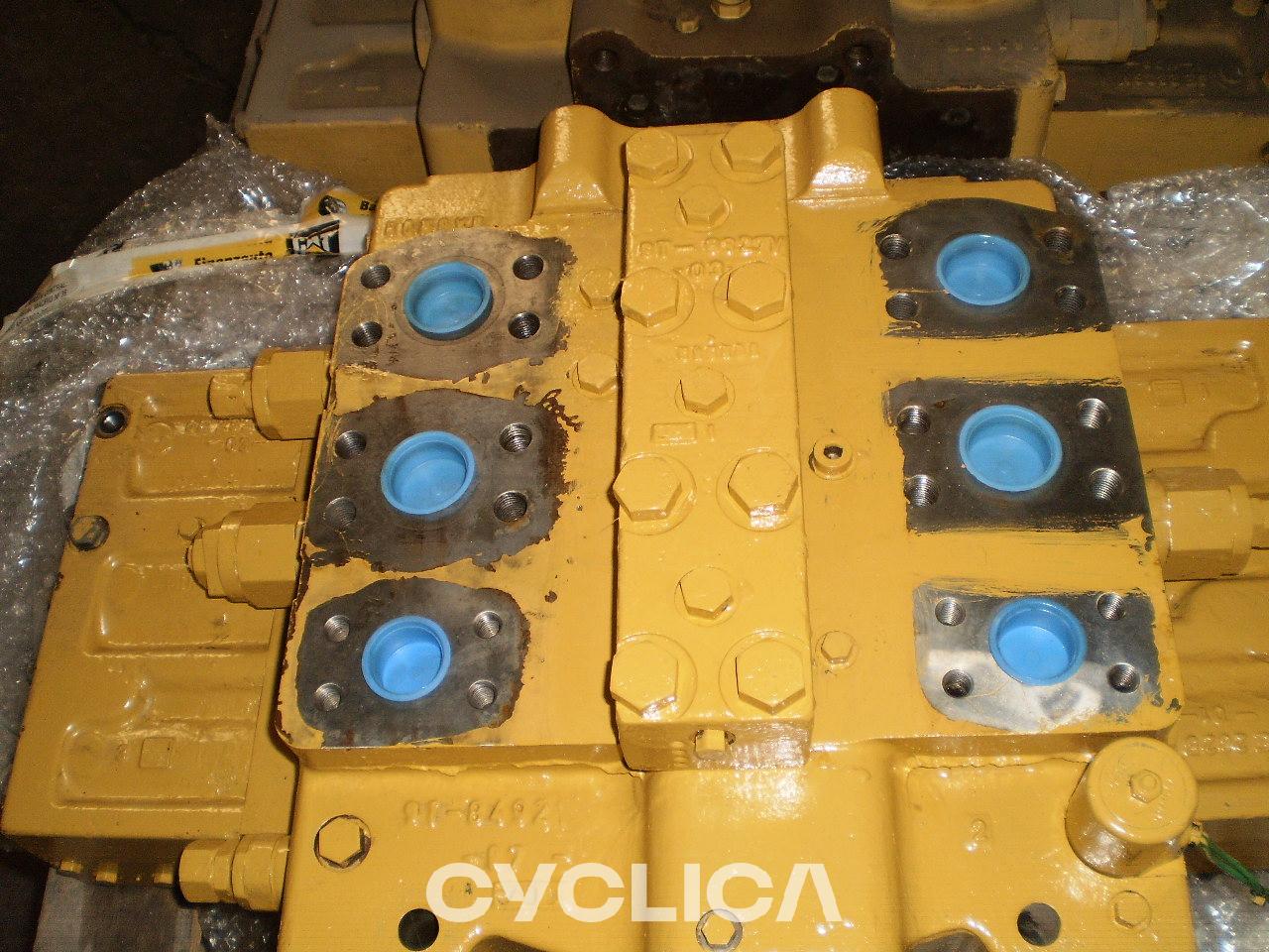 Хидраулика  PIEZAS US 9T8296U - 2