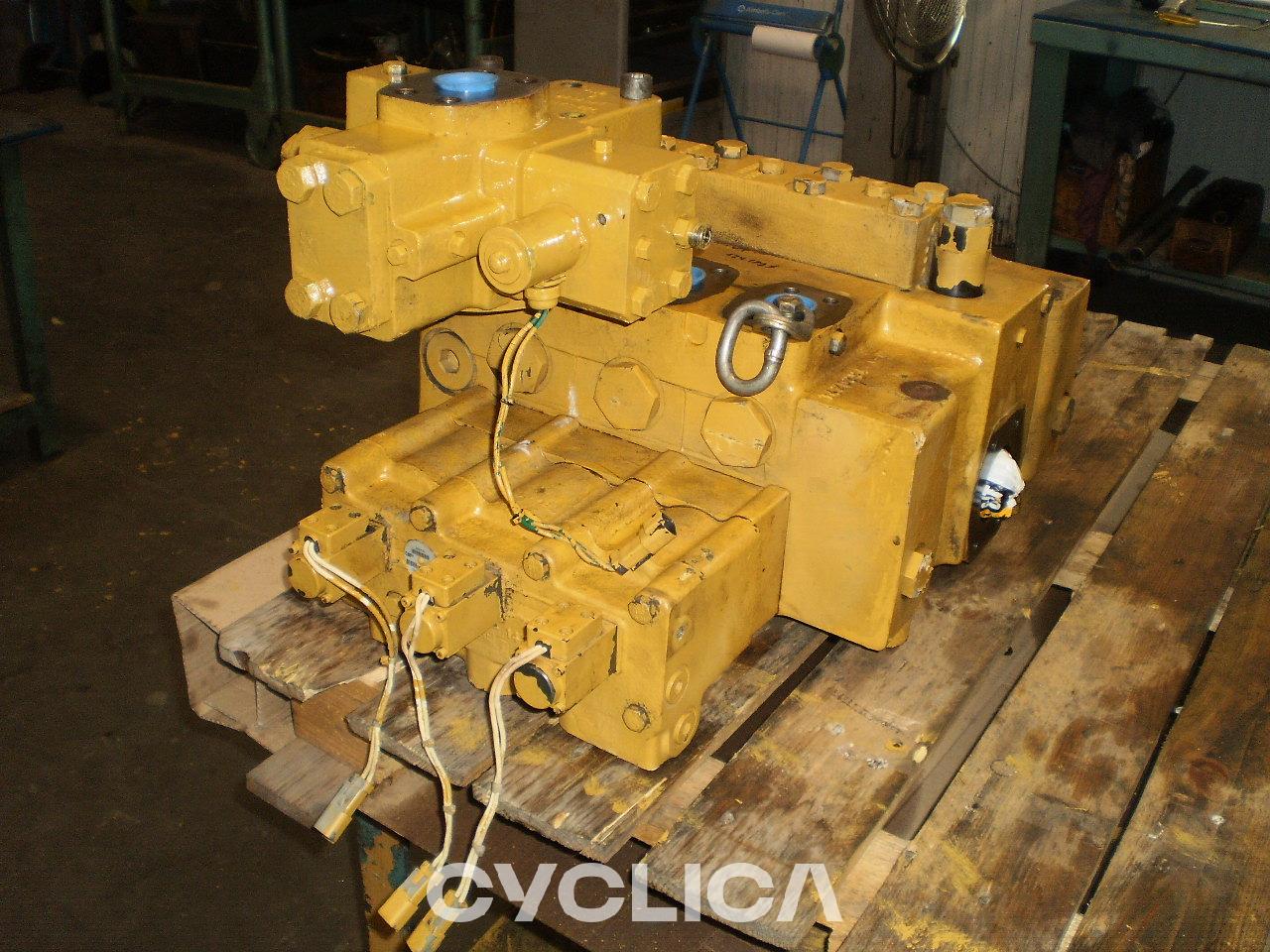 Хидраулика  385B 1741827U - 2