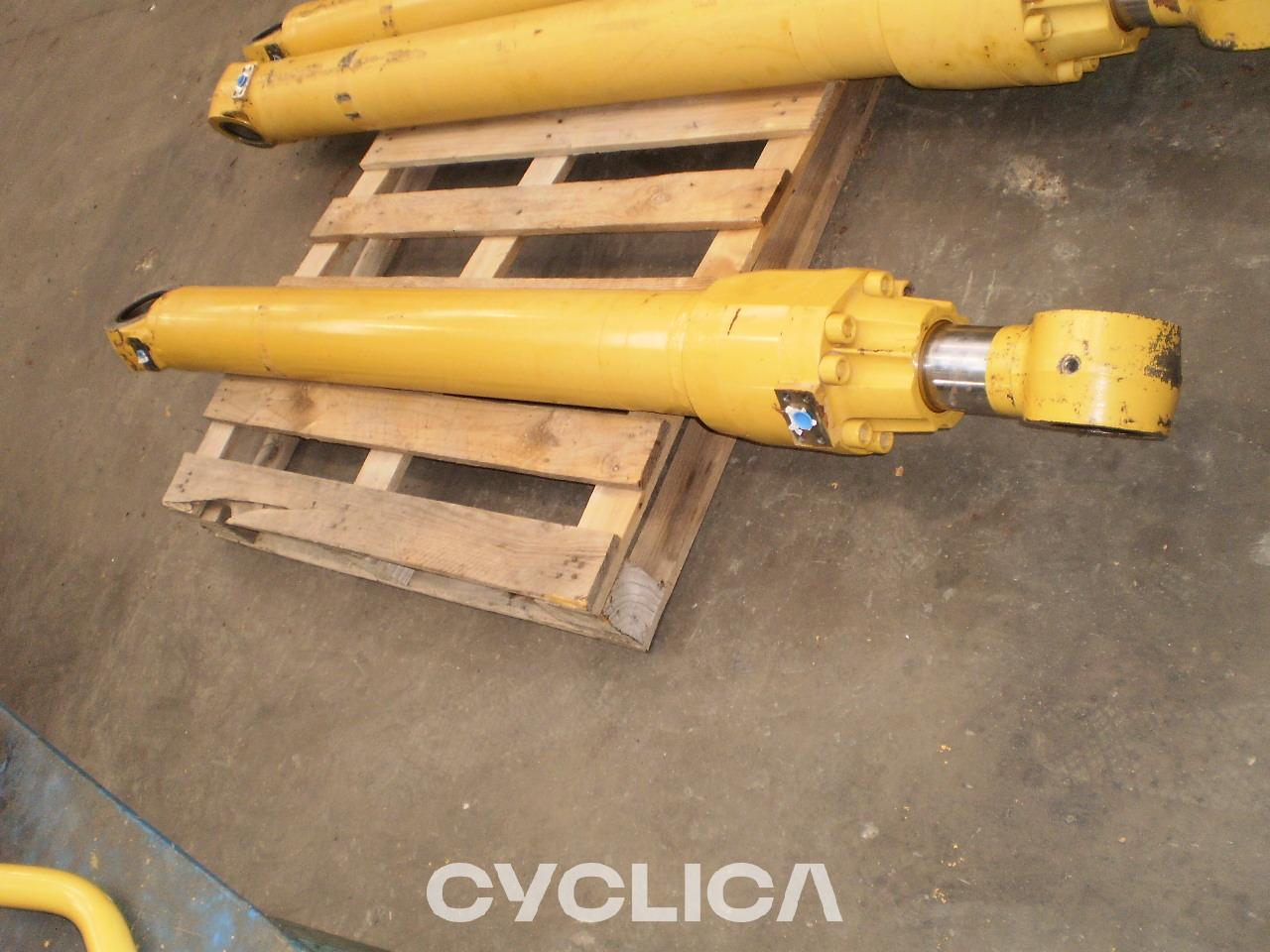 Hidraulični  319CLNIM 1948407U - 2