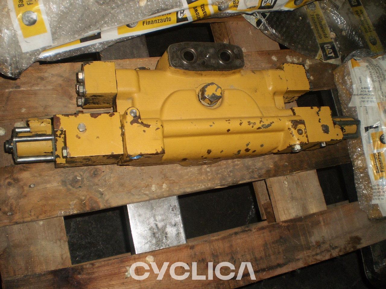 Хидраулика  385C 2418929U - 1