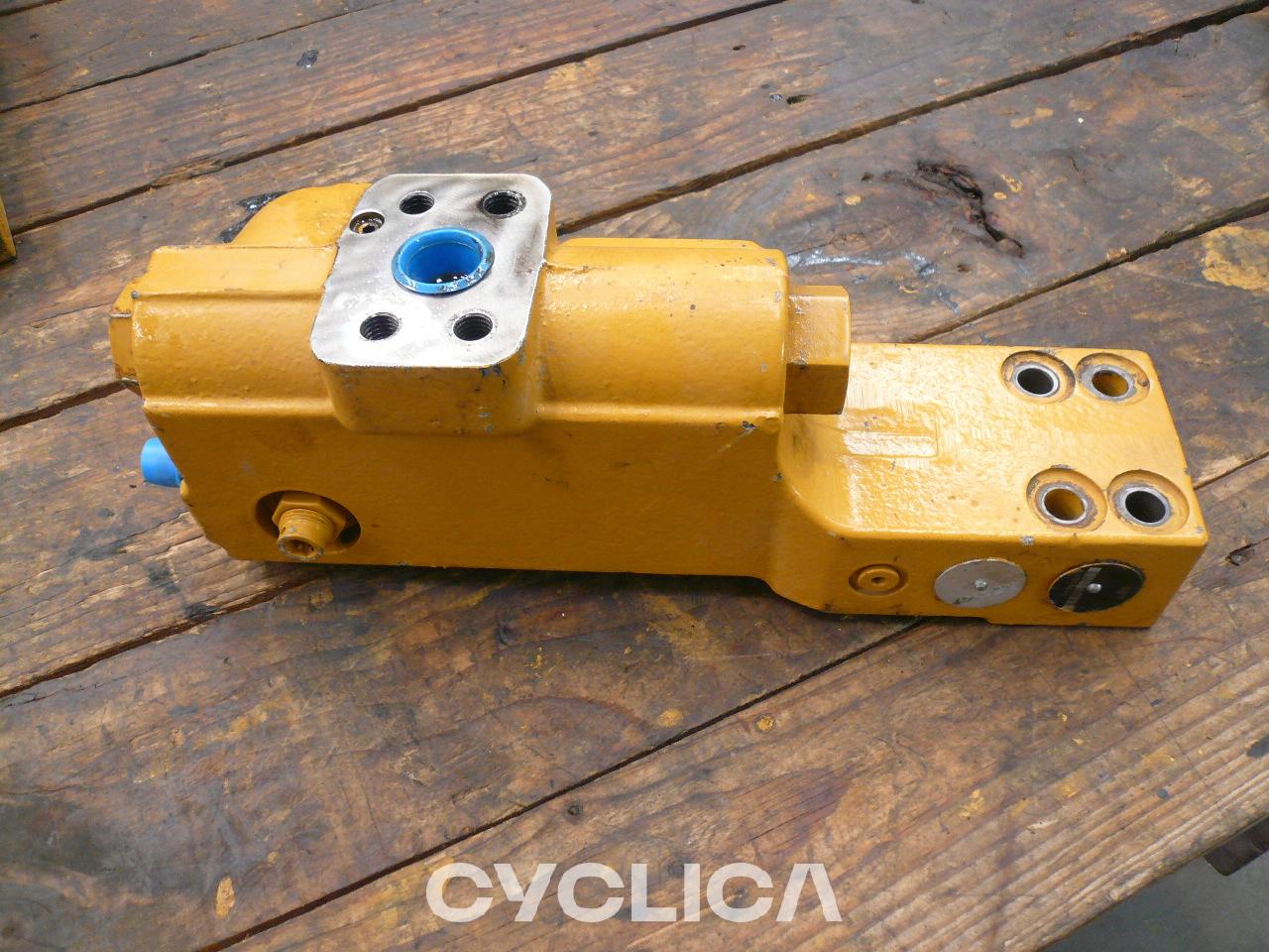 Hidraulički  345B II 1560844U - 1