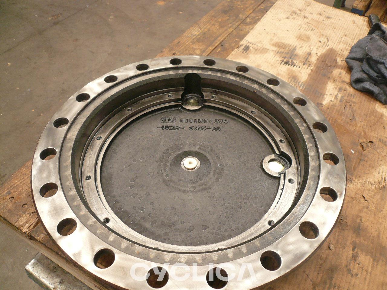 Grupe fuqie  330CLME 1912526U - 2