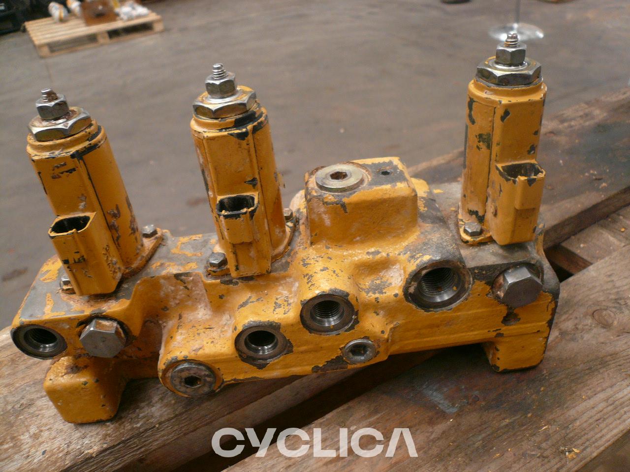 Хидраулика  330CLME 1588251U - 1
