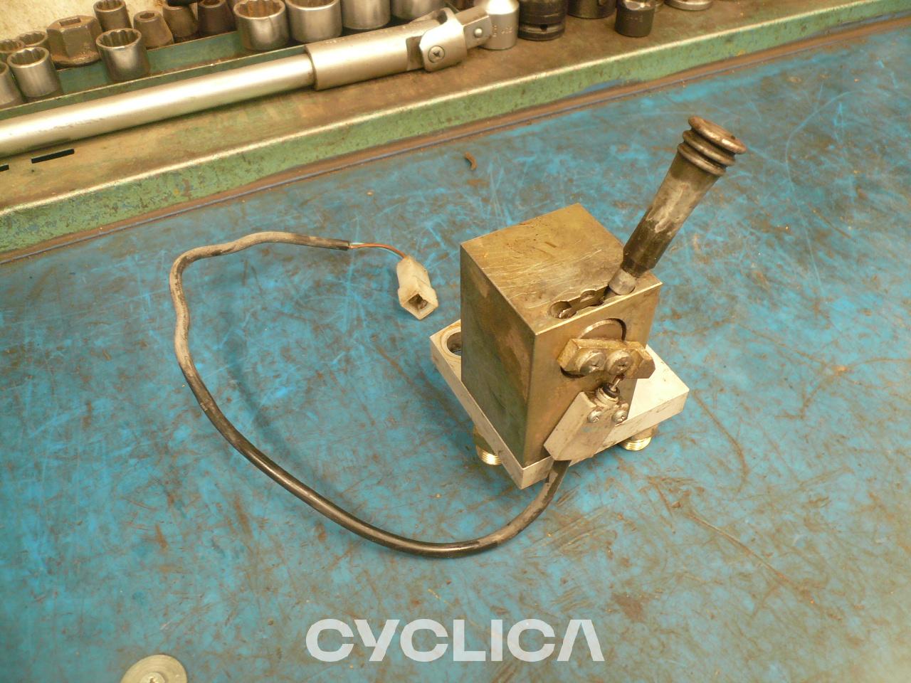 Hidráulico  M320MH 8U5873U - 1