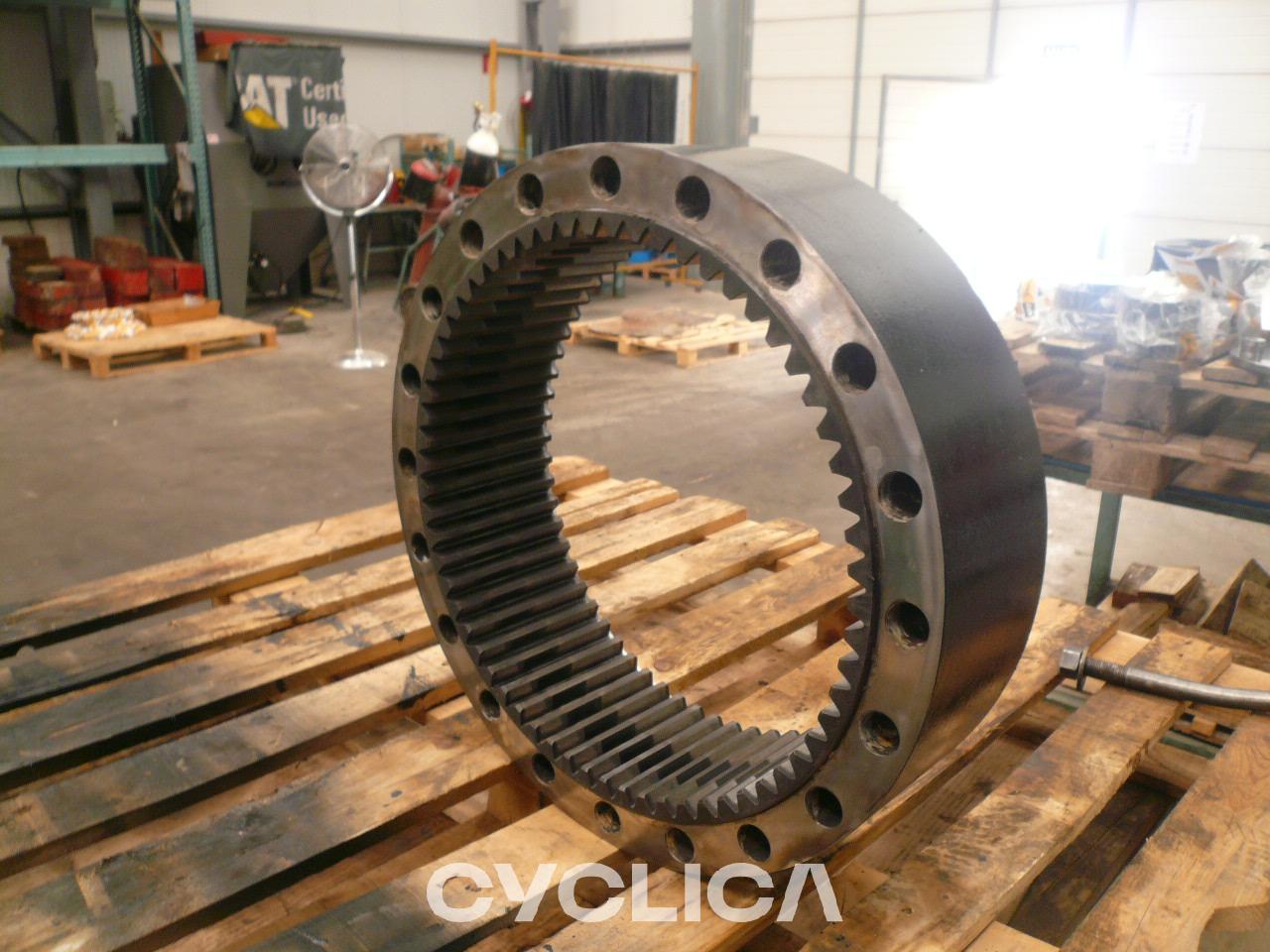 Grupe fuqie  330BLMEH 7Y0642U - 2