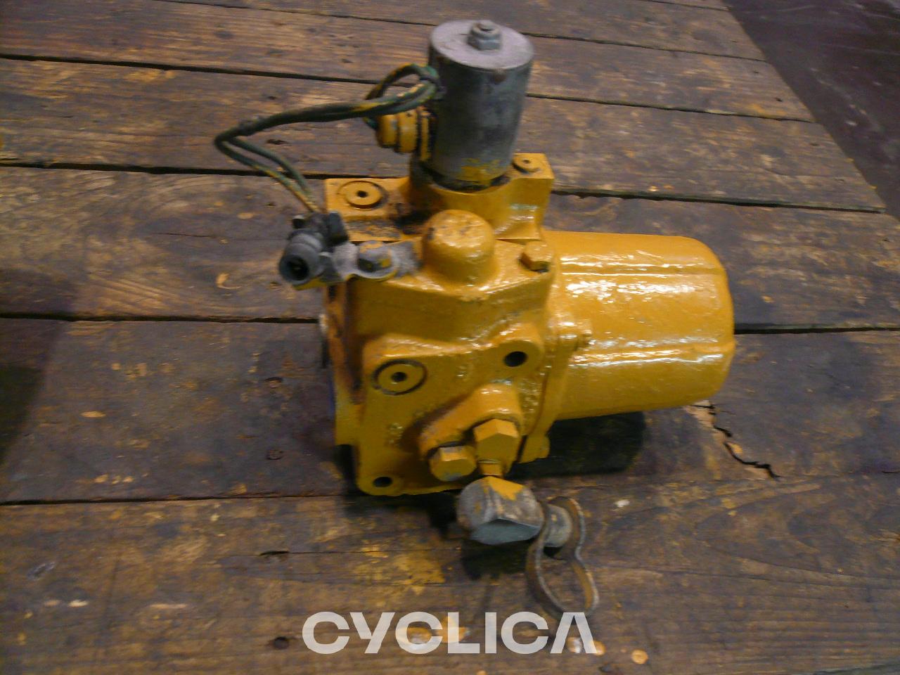 Hidraulički  775B 6I9513U - 1