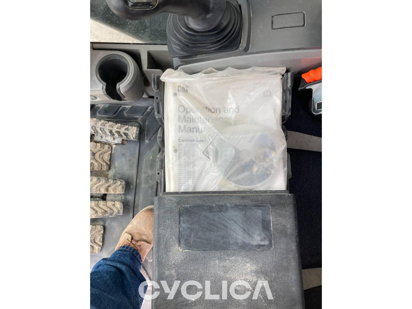 Eskavatorë me Zinxhirë  390FL HNG00251 - 8