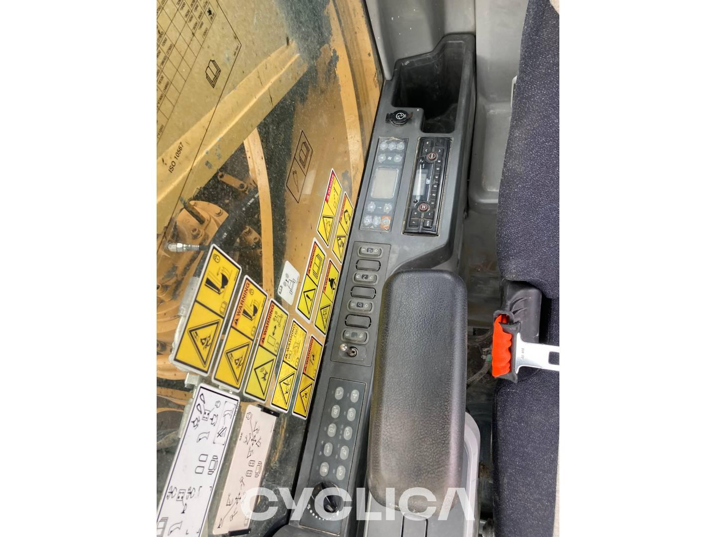 Eskavatorë me Zinxhirë  390FL HNG00251 - 9