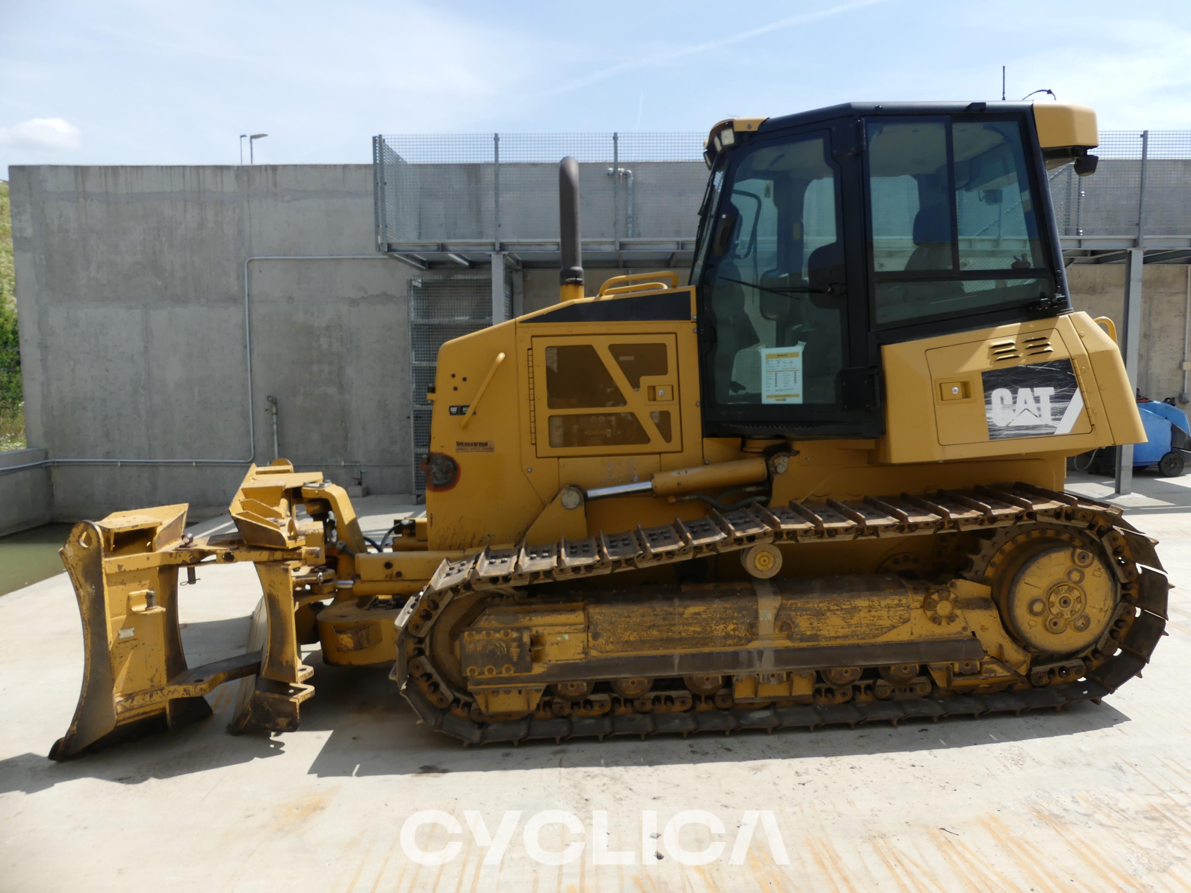 Buldožerji in traktorji goseničarji  D6KXL FBH01998 - 19