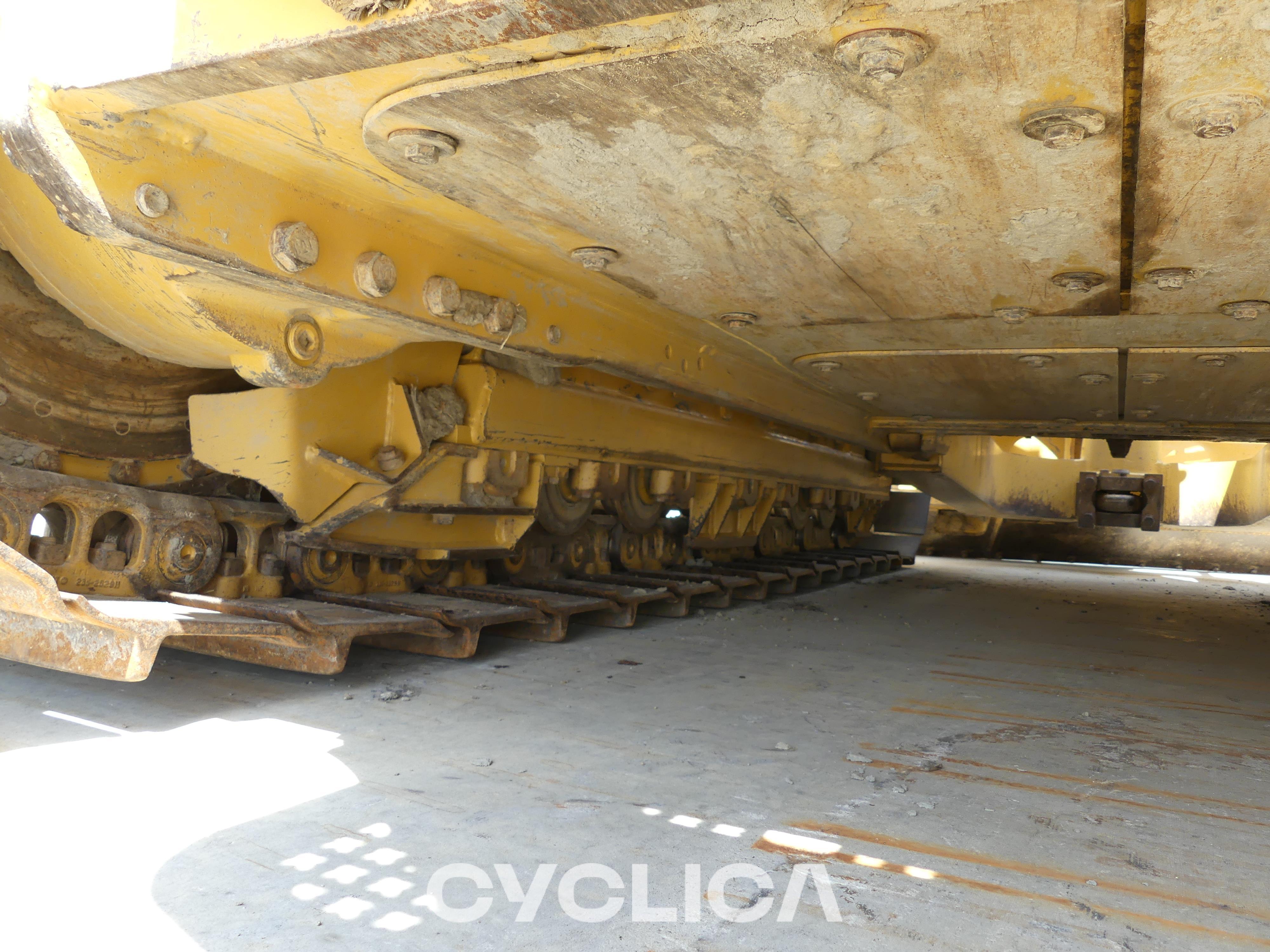 Buldožerji in traktorji goseničarji  D6KXL FBH01998 - 12