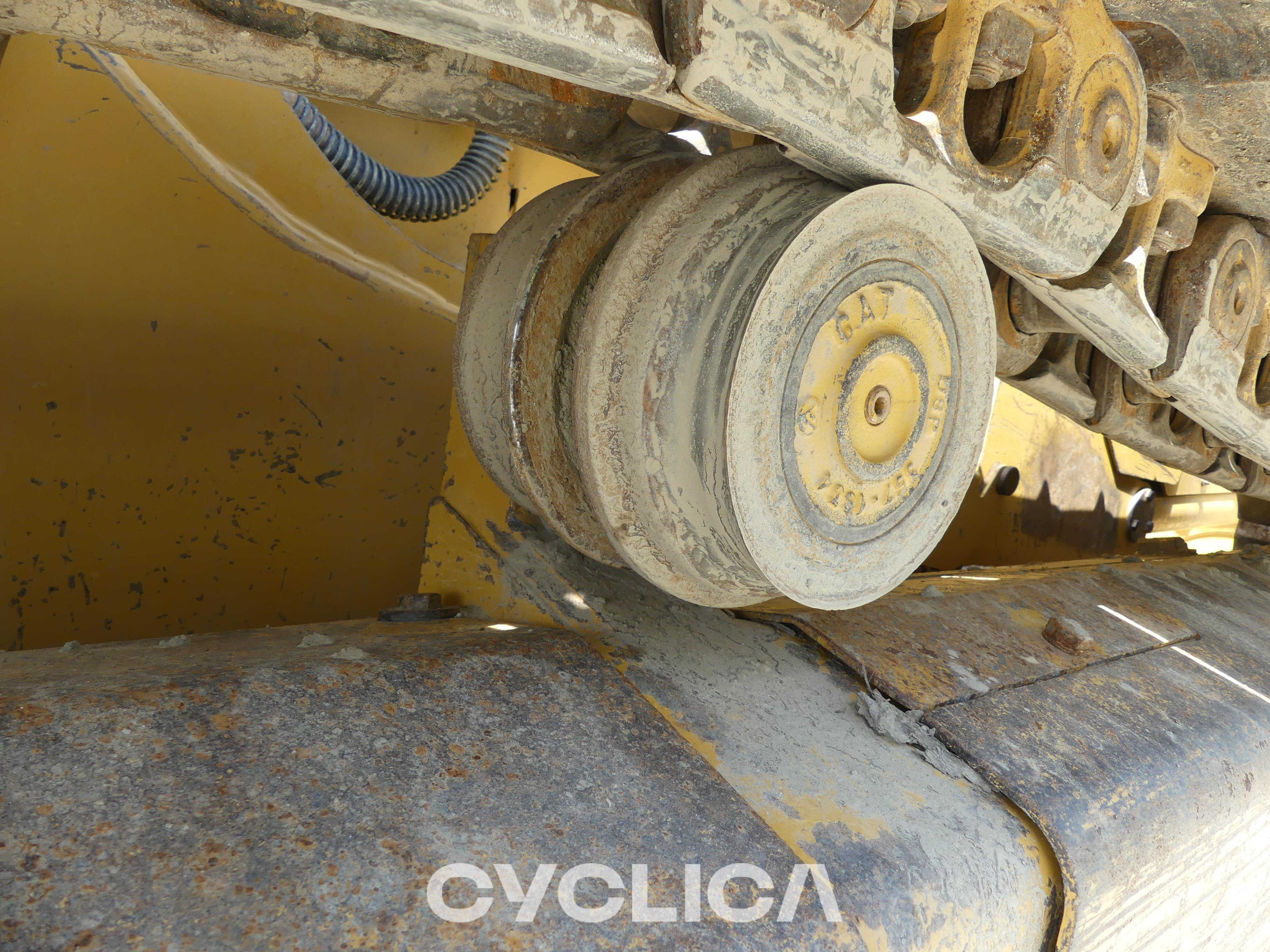 Buldožerji in traktorji goseničarji  D6KXL FBH01998 - 8