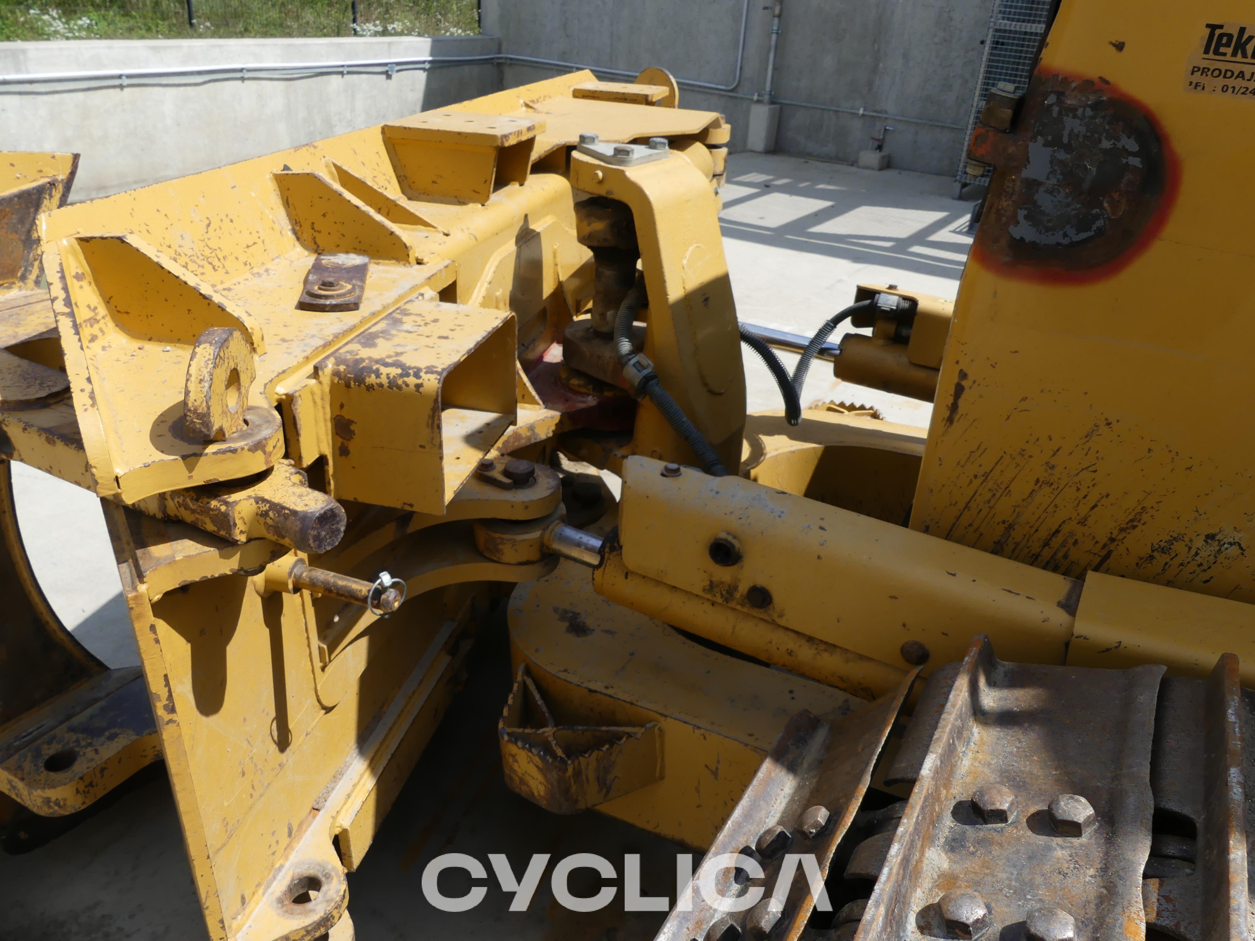 Buldožerji in traktorji goseničarji  D6KXL FBH01998 - 17