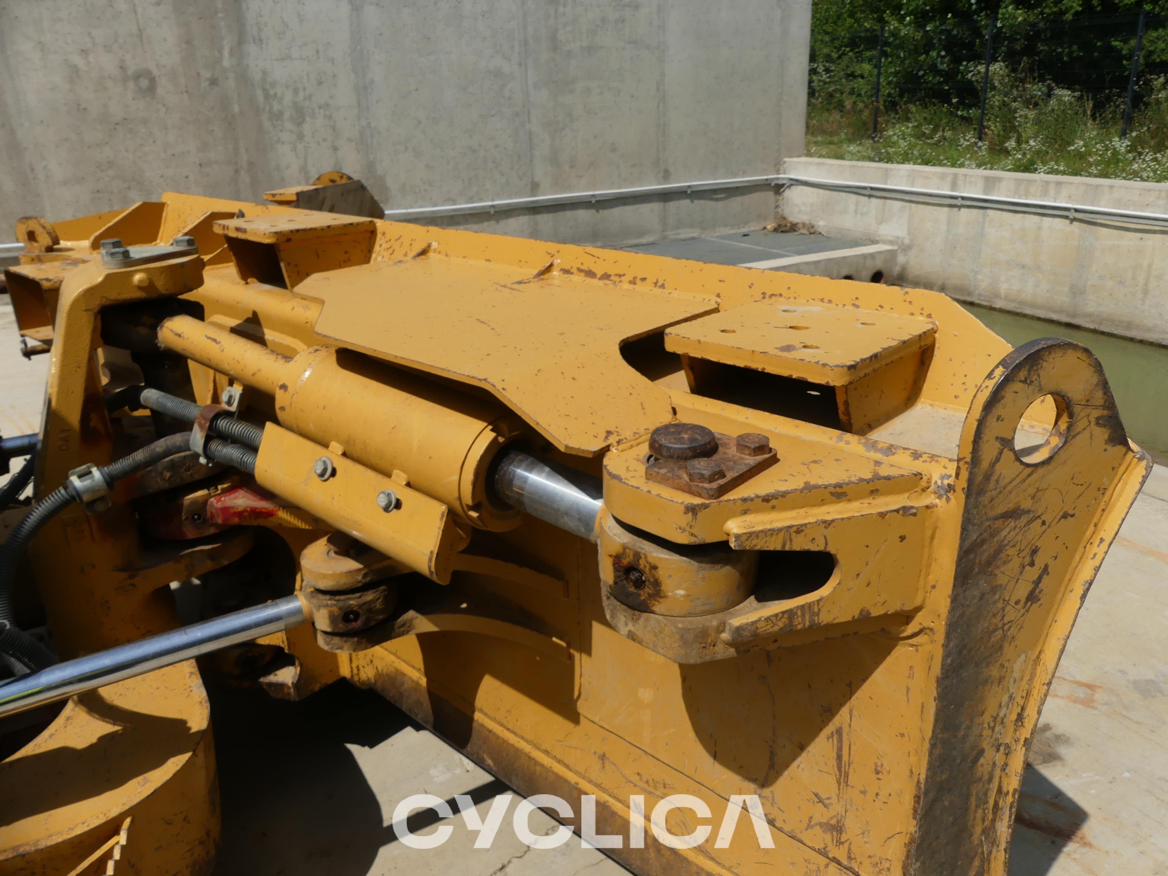Buldožerji in traktorji goseničarji  D6KXL FBH01998 - 18