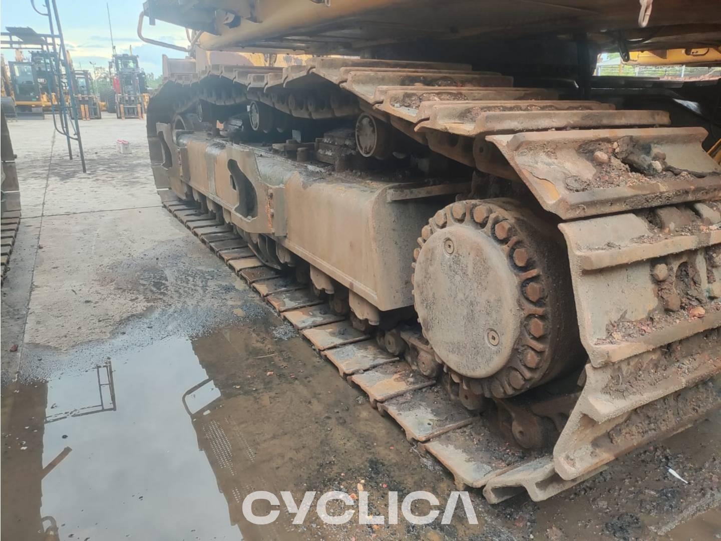 Eskavatorë me Zinxhirë  374F MFL10023 - 9