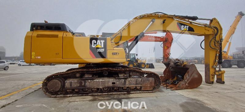 Eskavatorë me Zinxhirë  352F KBP00276 - 7
