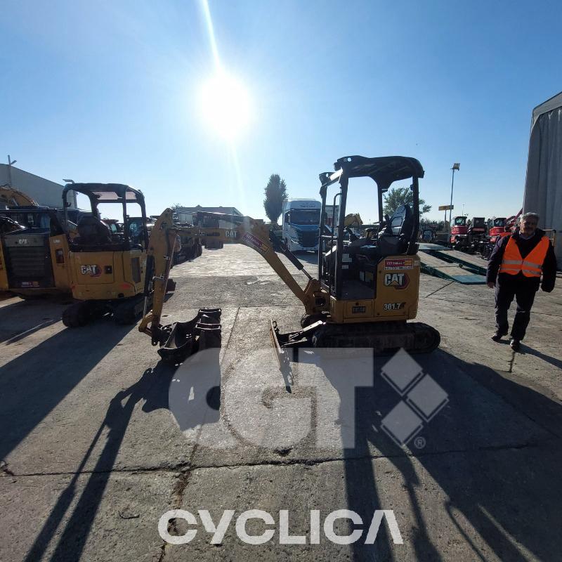 Bageri gusjeničari  301.7 JH704078 - 1