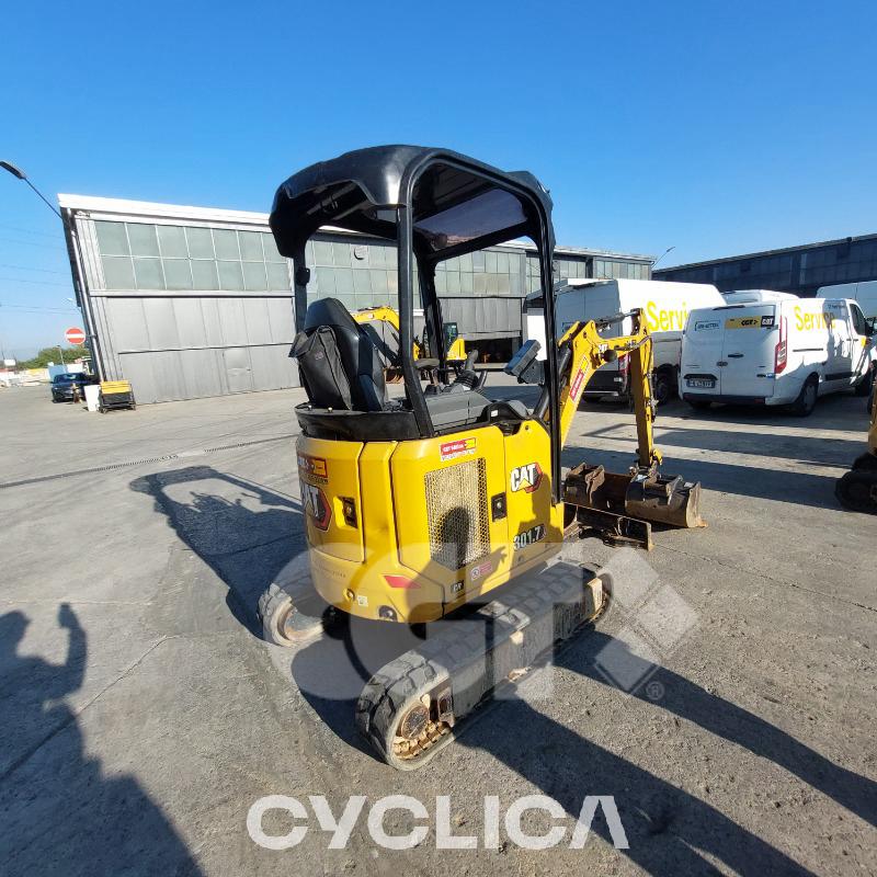 Bageri gusjeničari  301.7 JH704078 - 6