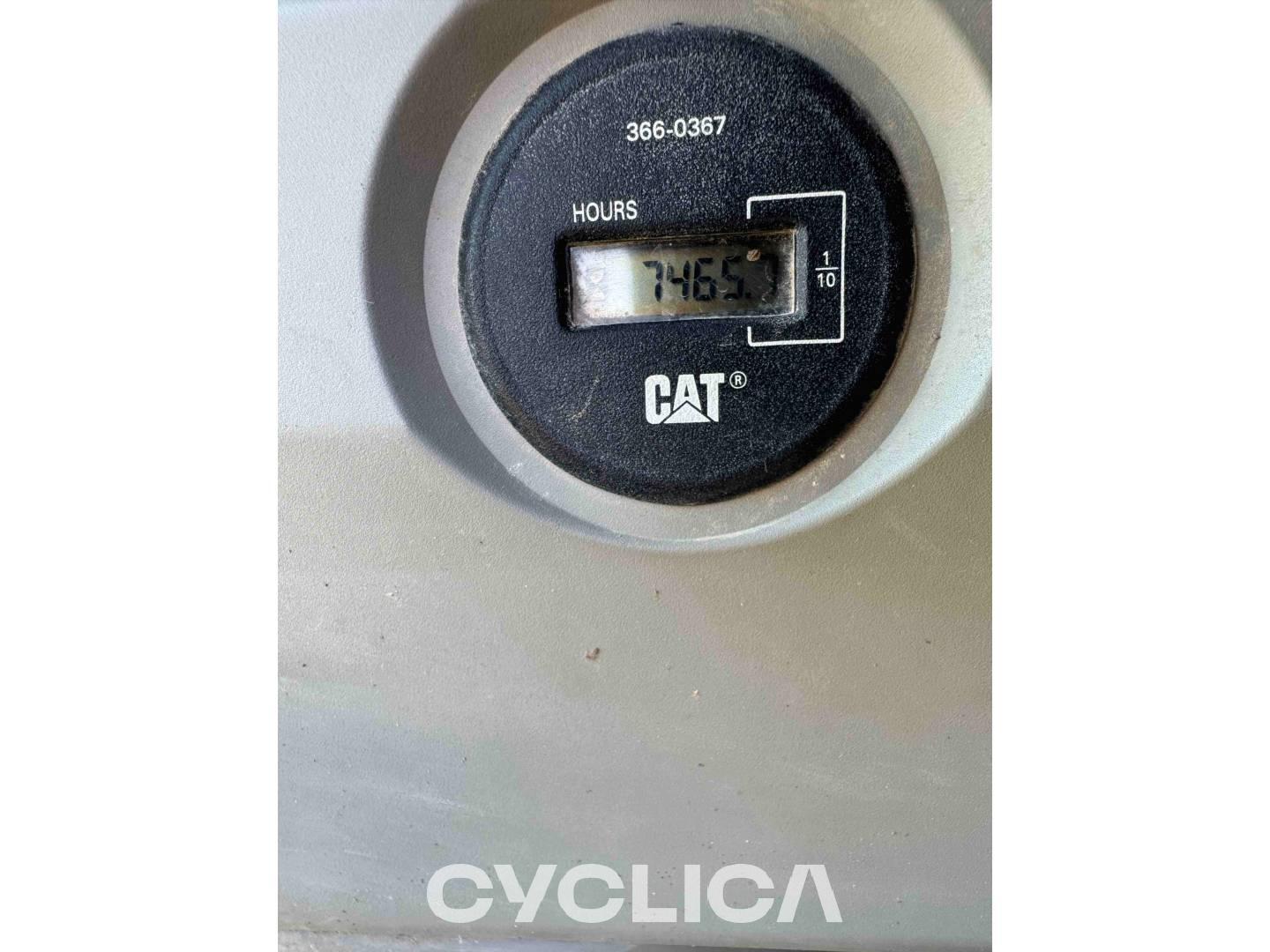 Bageri guseničari  390FL HNG00375 - 6