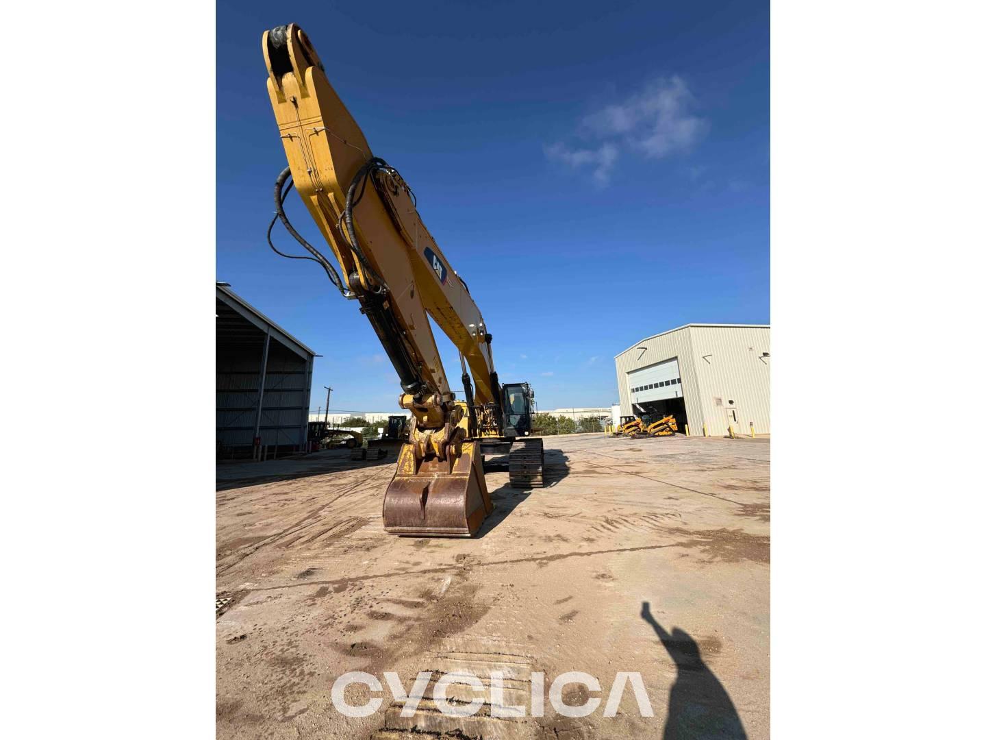 Bageri guseničari  390FL HNG00375 - 11