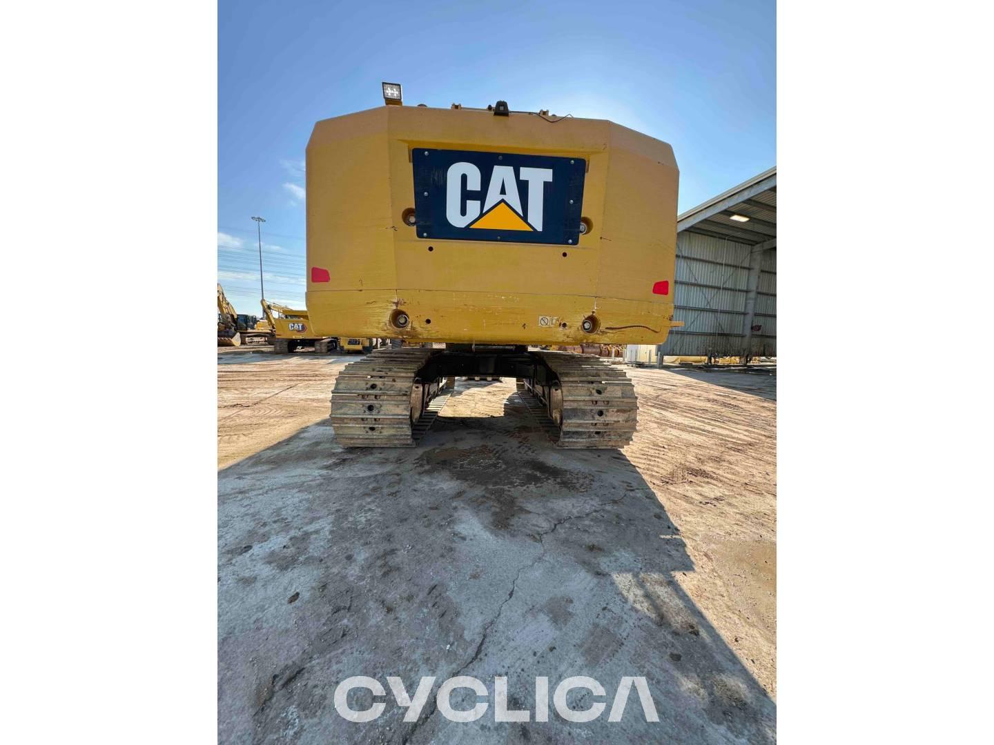 Bageri guseničari  390FL HNG00375 - 12