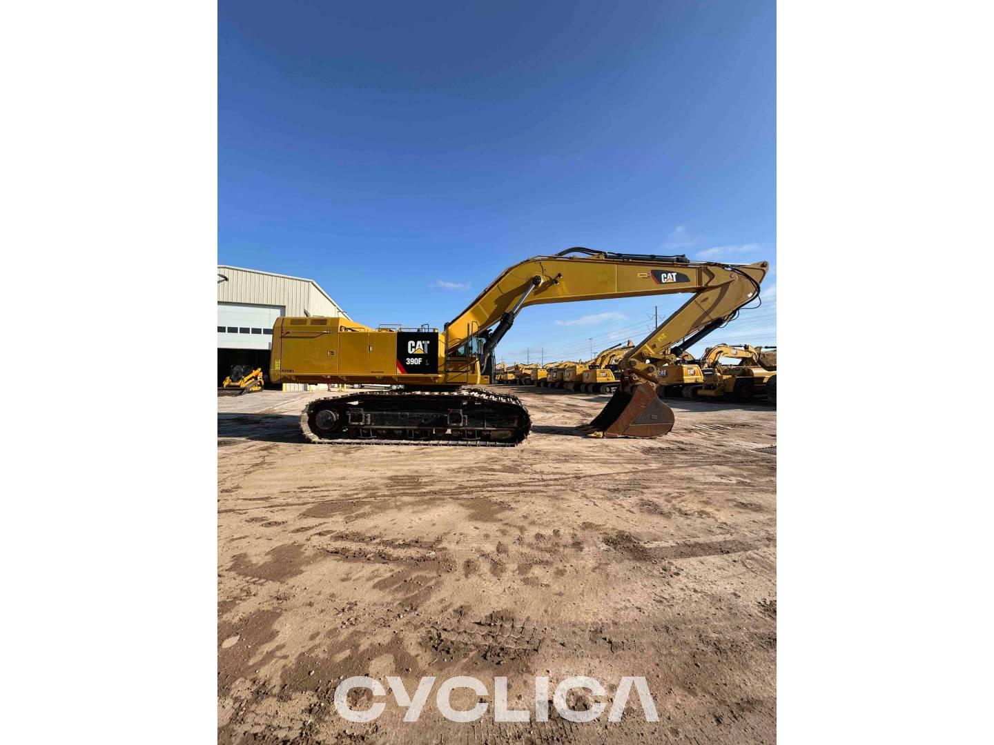 Bageri guseničari  390FL HNG00375 - 17