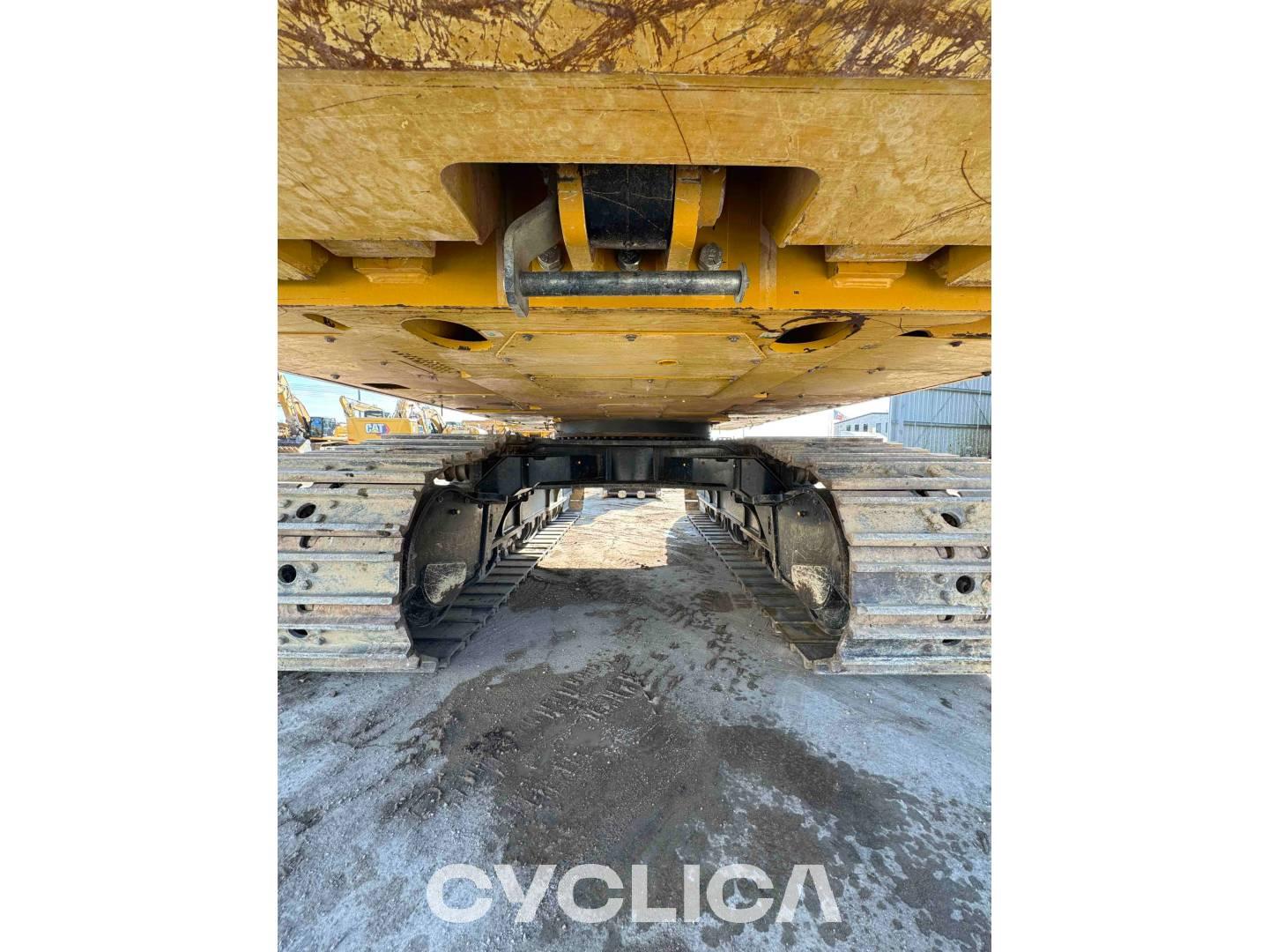 Bageri guseničari  390FL HNG00375 - 19