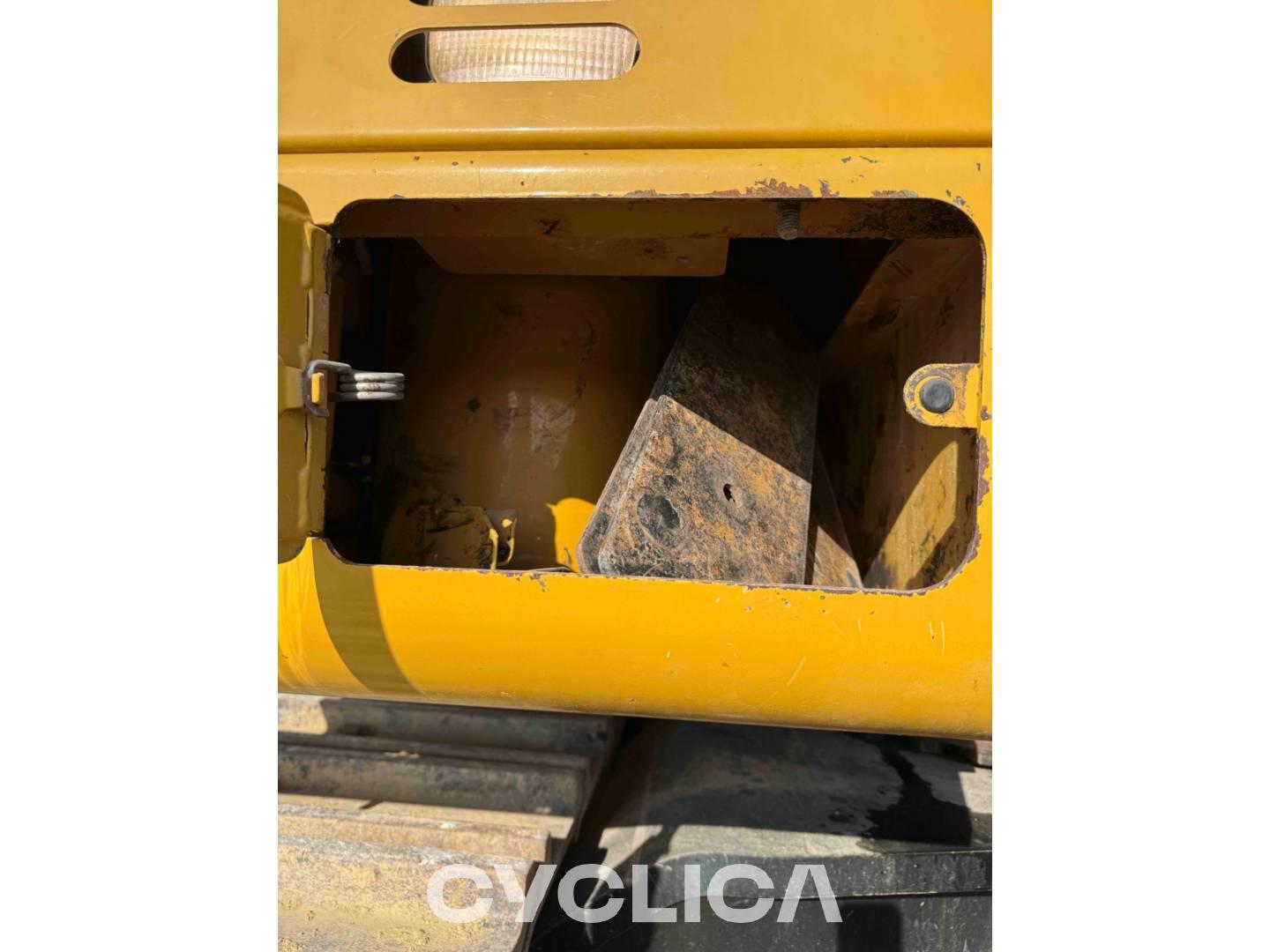 Bageri guseničari  390FL HNG00375 - 29