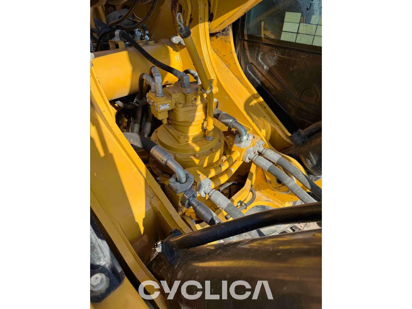 Bageri guseničari  390FL HNG00375 - 30