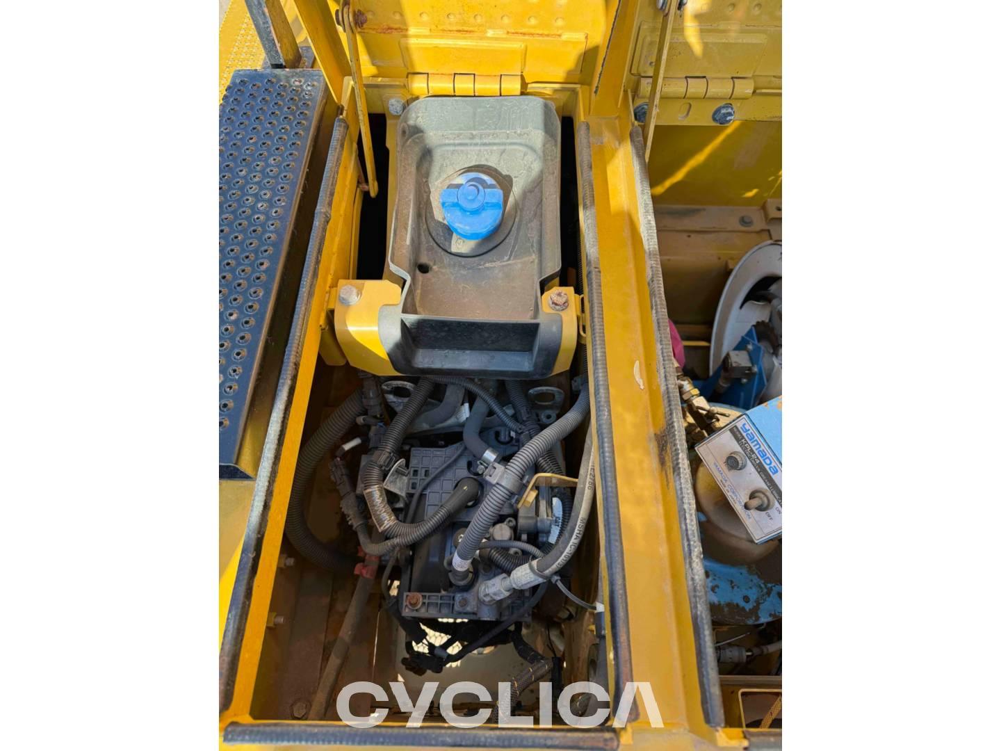 Bageri guseničari  390FL HNG00375 - 32