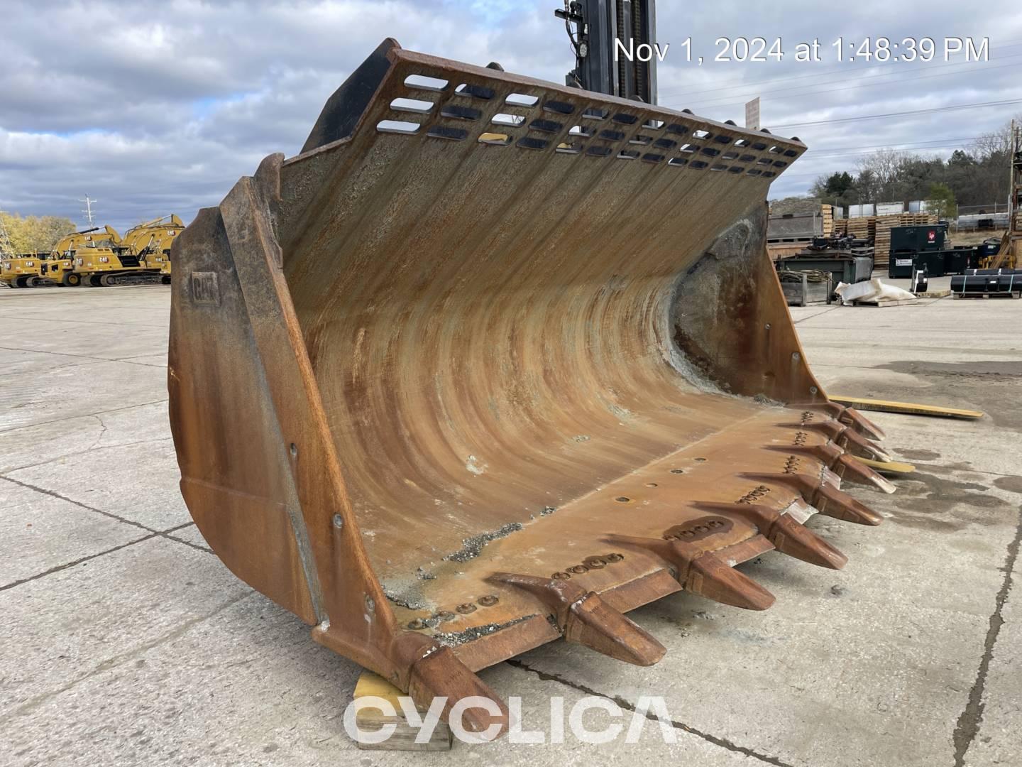 Натоварувачи на тркала  990 BCR00267 - 10