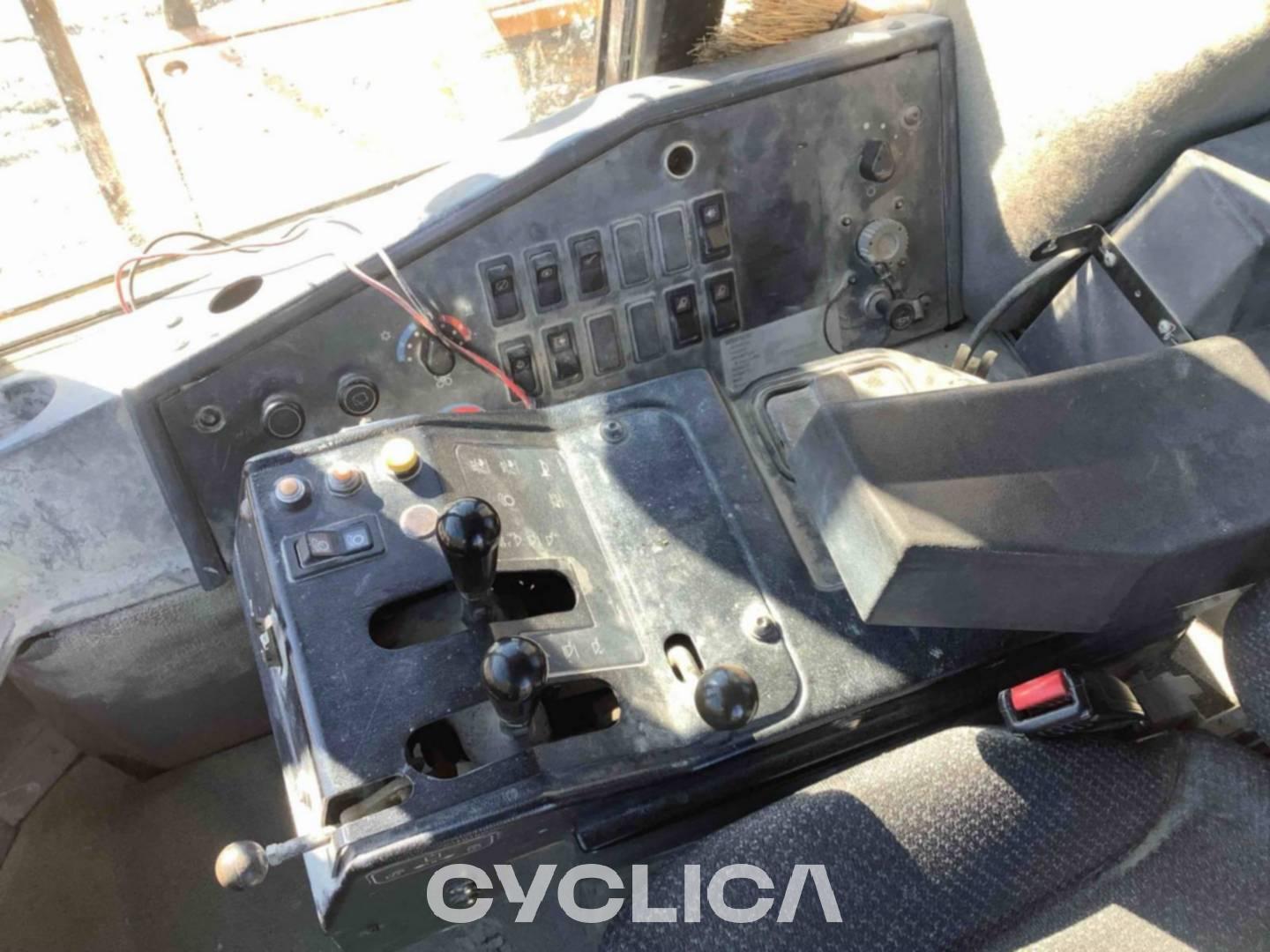 Натоварувачи на тркала  990 BCR00267 - 21