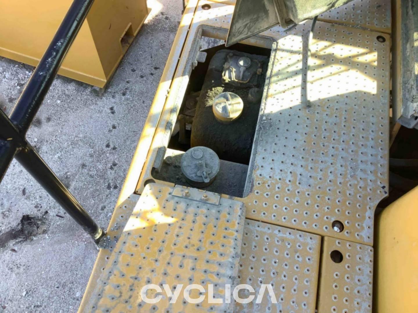 Натоварувачи на тркала  990 BCR00267 - 24