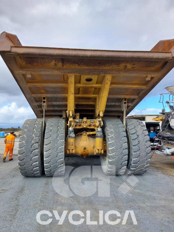 Dumpers dhe kamionë të ngurtë  775B 7XJ00### - 6